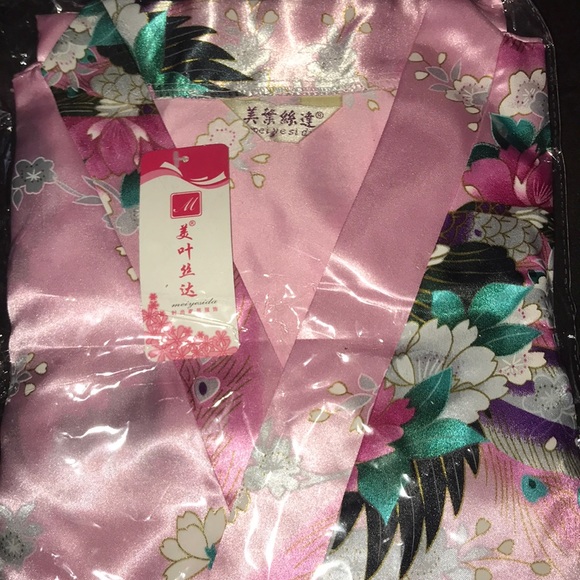 🌺BNWOT soft pink silk kimono special for wedding - Picture 4 of 6